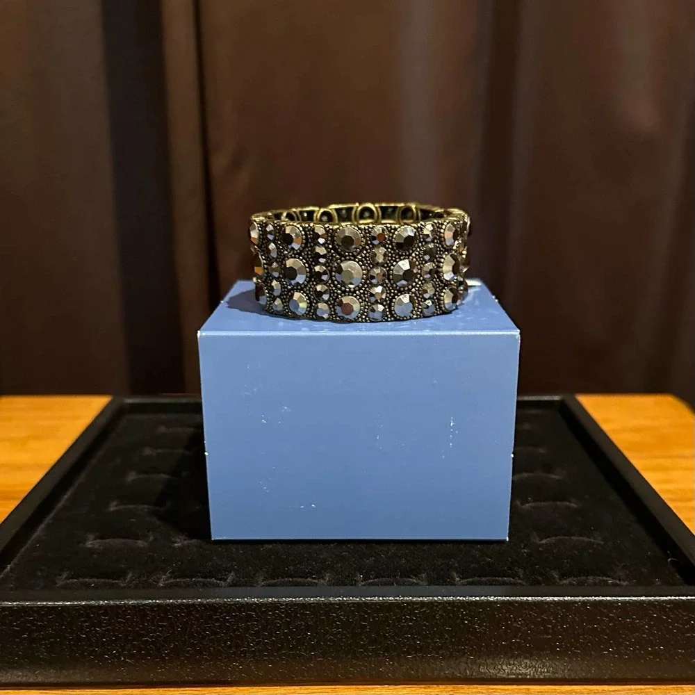 Antique Matt Gold Tone With Cut Crystals Lia Sophia “Twilight” Stretch Bracelet - Picture 3 of 12